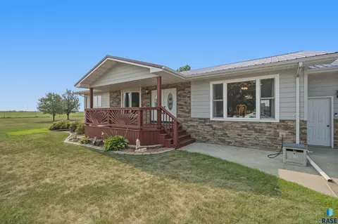 Exterior - 521 E Lightner Ave, Salem, SD 57058 photo 2 of 7