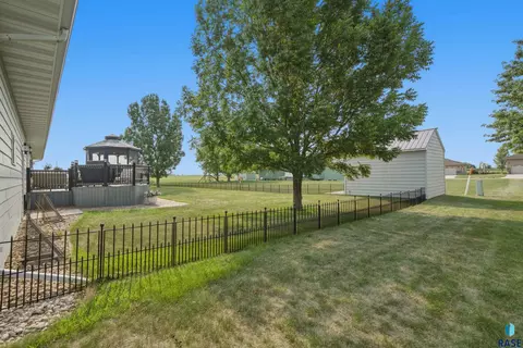 Exterior - 521 E Lightner Ave, Salem, SD 57058 photo 5 of 7