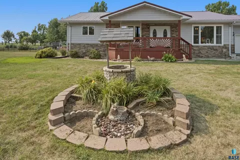 Exterior - 521 E Lightner Ave, Salem, SD 57058 photo 4 of 7