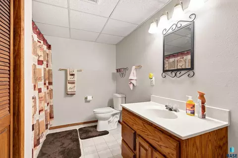 Bath - 521 E Lightner Ave, Salem, SD 57058 photo 2 of 2