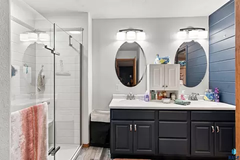 Bath - 521 E Lightner Ave, Salem, SD 57058 photo 1 of 2
