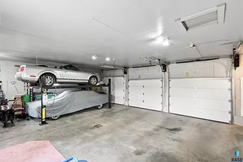 Exterior - 521 E Lightner Ave, Salem, SD 57058 photo 1 of 7
