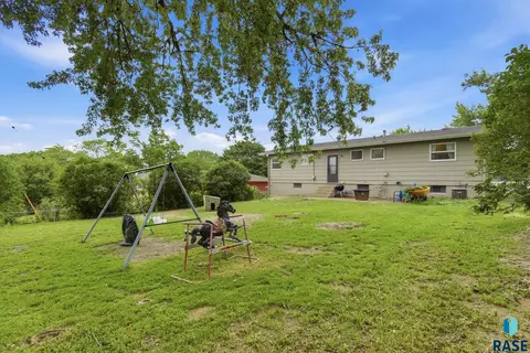 Exterior - 2313 E 17th St, Sioux Falls, SD 57103 photo 5 of 5