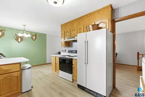 Kitchen - 2313 E 17th St, Sioux Falls, SD 57103 photo 5 of 9