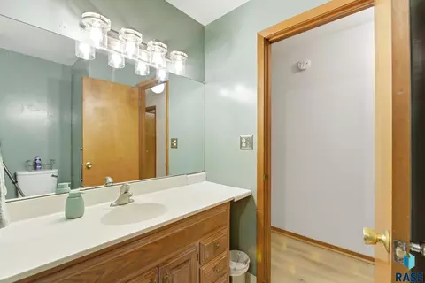 Bath - 2313 E 17th St, Sioux Falls, SD 57103 photo 1 of 1