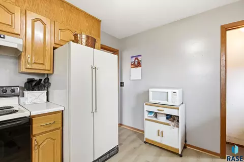 Kitchen - 2313 E 17th St, Sioux Falls, SD 57103 photo 3 of 9