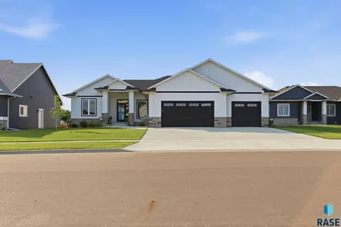 Exterior - 5600 E Daybreak Cir, Sioux Falls, SD 57110 photo 14 of 14
