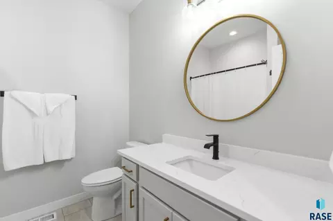 Bath - 5600 E Daybreak Cir, Sioux Falls, SD 57110 photo 7 of 10