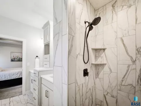 Bath - 5600 E Daybreak Cir, Sioux Falls, SD 57110 photo 4 of 10
