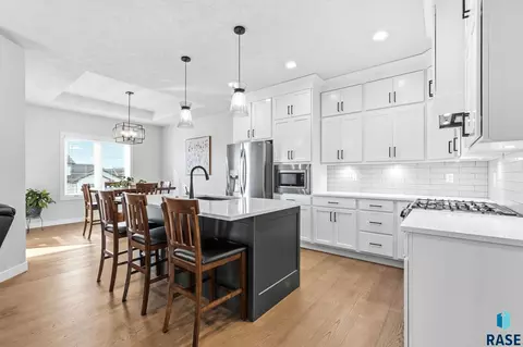 Kitchen - 5600 E Daybreak Cir, Sioux Falls, SD 57110 photo 2 of 6