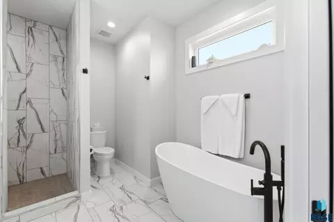 Bath - 5600 E Daybreak Cir, Sioux Falls, SD 57110 photo 5 of 10