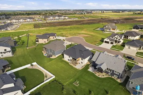 View/Area - 5600 E Daybreak Cir, Sioux Falls, SD 57110 photo 3 of 6