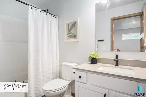 Bath - 2401 E Jetty Pl, Sioux Falls, SD 57108 photo 3 of 3