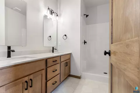Bath - 2401 E Jetty Pl, Sioux Falls, SD 57108 photo 1 of 3