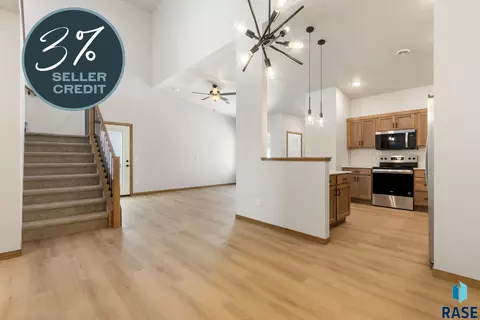 2401 E Jetty Pl, Sioux Falls, SD 57108