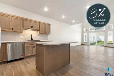 2402 E Jetty Pl, Sioux Falls, SD 57108