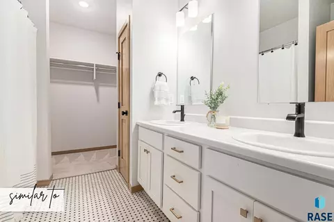 Bath - 2402 E Jetty Pl, Sioux Falls, SD 57108 photo 1 of 2