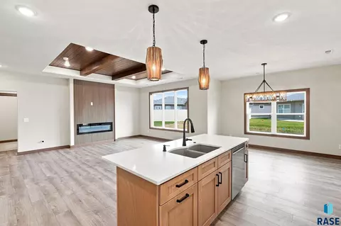 Kitchen - 5004 E 65th St, Sioux Falls, SD 57108 photo 4 of 4