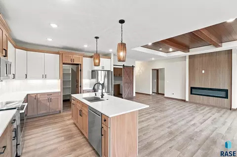 Kitchen - 5004 E 65th St, Sioux Falls, SD 57108 photo 3 of 4