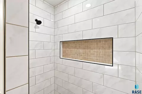 Bath - 5004 E 65th St, Sioux Falls, SD 57108 photo 3 of 4