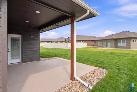 Exterior - 5004 E 65th St, Sioux Falls, SD 57108 photo 2 of 3