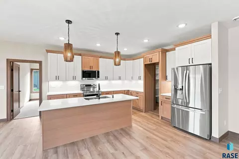 Kitchen - 5004 E 65th St, Sioux Falls, SD 57108 photo 1 of 4