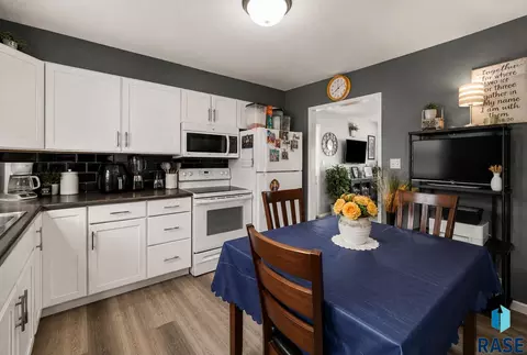Kitchen - 3609 E 3611 E 18th St, Sioux Falls, SD 57103 photo 1 of 2