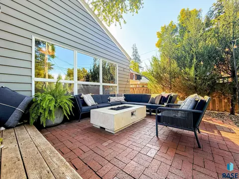 Exterior - 2209 S Main Ave, Sioux Falls, SD 57105 photo 6 of 9