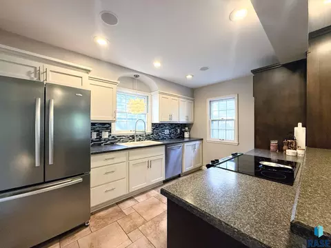 Kitchen - 2209 S Main Ave, Sioux Falls, SD 57105 photo 1 of 5
