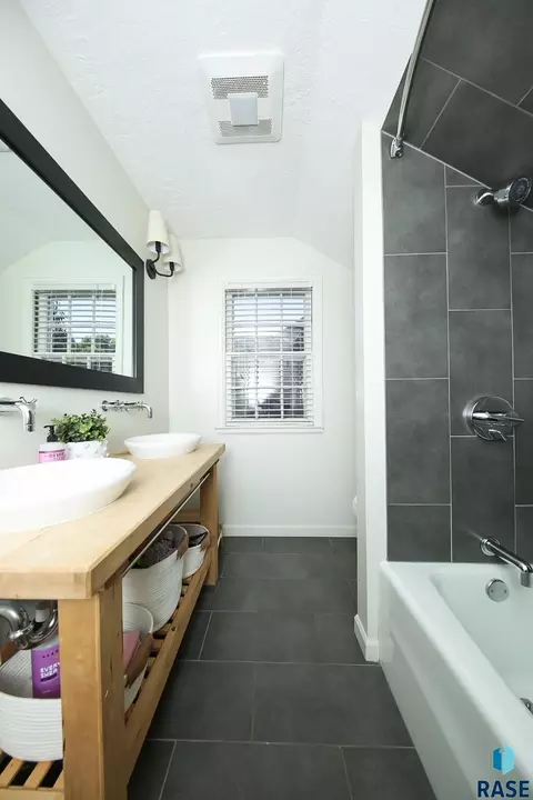 Bath - 2209 S Main Ave, Sioux Falls, SD 57105 photo 5 of 5