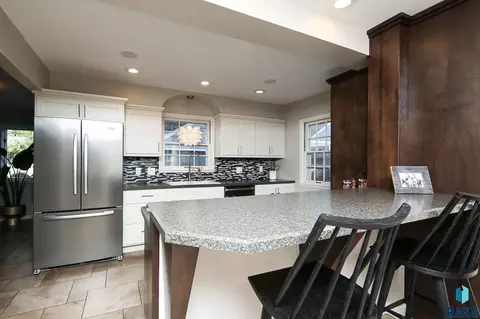 Kitchen - 2209 S Main Ave, Sioux Falls, SD 57105 photo 4 of 5