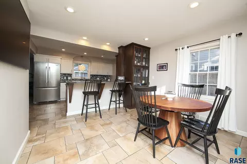 Dining - 2209 S Main Ave, Sioux Falls, SD 57105 photo 3 of 4