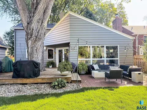 Exterior - 2209 S Main Ave, Sioux Falls, SD 57105 photo 5 of 9