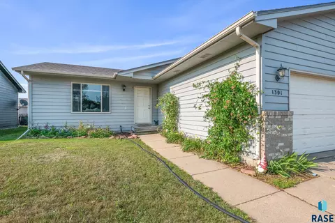 1301 E 70th St N, Sioux Falls, SD 57104 photo 4