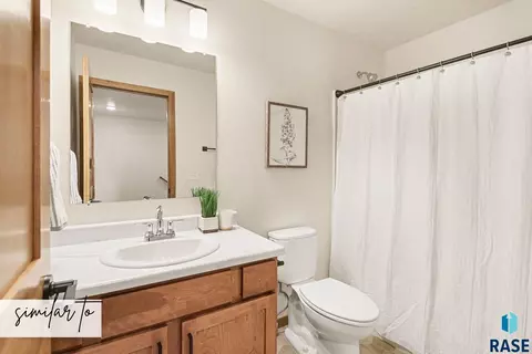 Bath - 2403 E Jetty Pl, Sioux Falls, SD 57108 photo 2 of 3