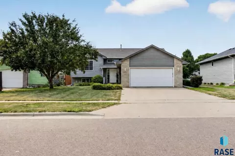 5105 S Birchwood Ave, Sioux Falls, SD 57108