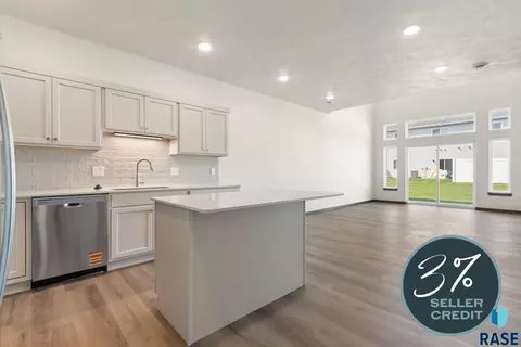 2406 E Jetty Pl, Sioux Falls, SD 57108