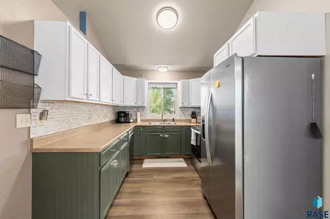 Kitchen - 1201 E 68th St N, Sioux Falls, SD 57104 photo 1 of 2