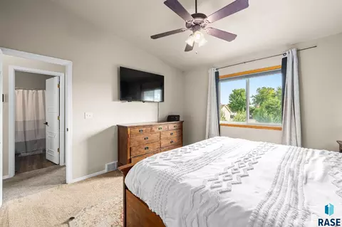 Bedroom - 1201 E 68th St N, Sioux Falls, SD 57104 photo 2 of 7
