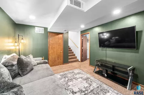 Living - 1201 E 68th St N, Sioux Falls, SD 57104 photo 2 of 2