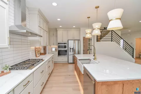 Kitchen - 1504 W Bennett Dr, Brandon, SD 57005 photo 9 of 10