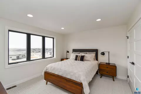 Bedroom - 1504 W Bennett Dr, Brandon, SD 57005 photo 11 of 23