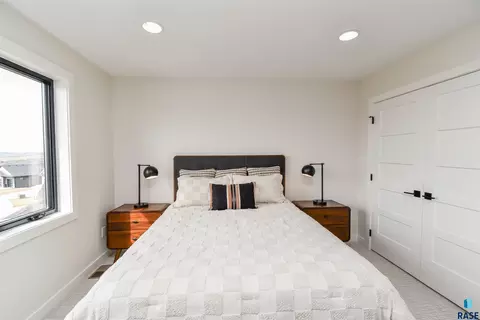 Bedroom - 1504 W Bennett Dr, Brandon, SD 57005 photo 12 of 23