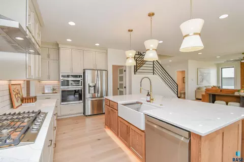 Kitchen - 1504 W Bennett Dr, Brandon, SD 57005 photo 10 of 10