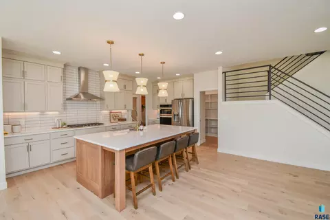 Kitchen - 1504 W Bennett Dr, Brandon, SD 57005 photo 5 of 10