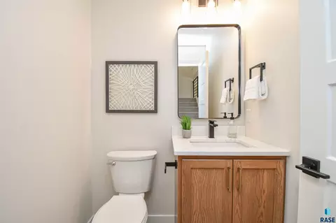 Bath - 1504 W Bennett Dr, Brandon, SD 57005 photo 1 of 12