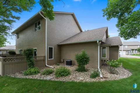 Exterior - 3419 W 80th Pl, Sioux Falls, SD 57108 photo 4 of 5