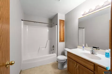 Bath - 3419 W 80th Pl, Sioux Falls, SD 57108 photo 2 of 2