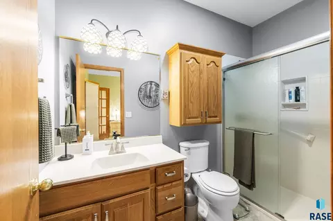 Bath - 3419 W 80th Pl, Sioux Falls, SD 57108 photo 1 of 2