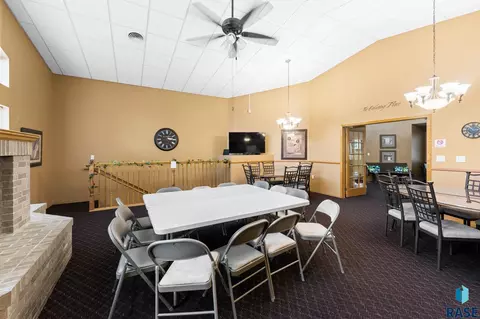 Dining - 3419 W 80th Pl, Sioux Falls, SD 57108 photo 2 of 2